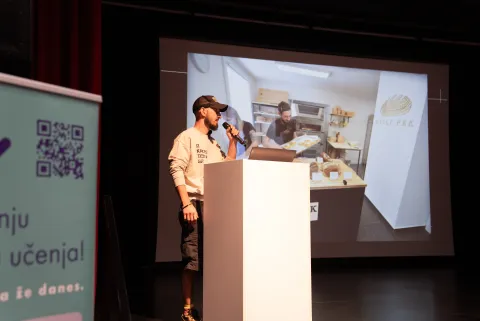 Govorec med predstavitvijo