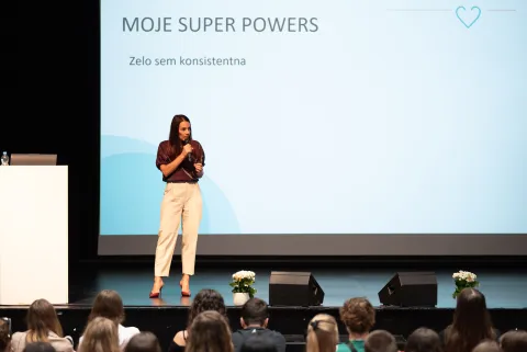 Govorec med predstavitvijo