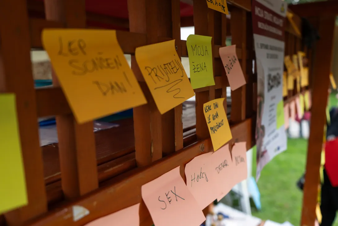 Listki s kratkimi sporočili